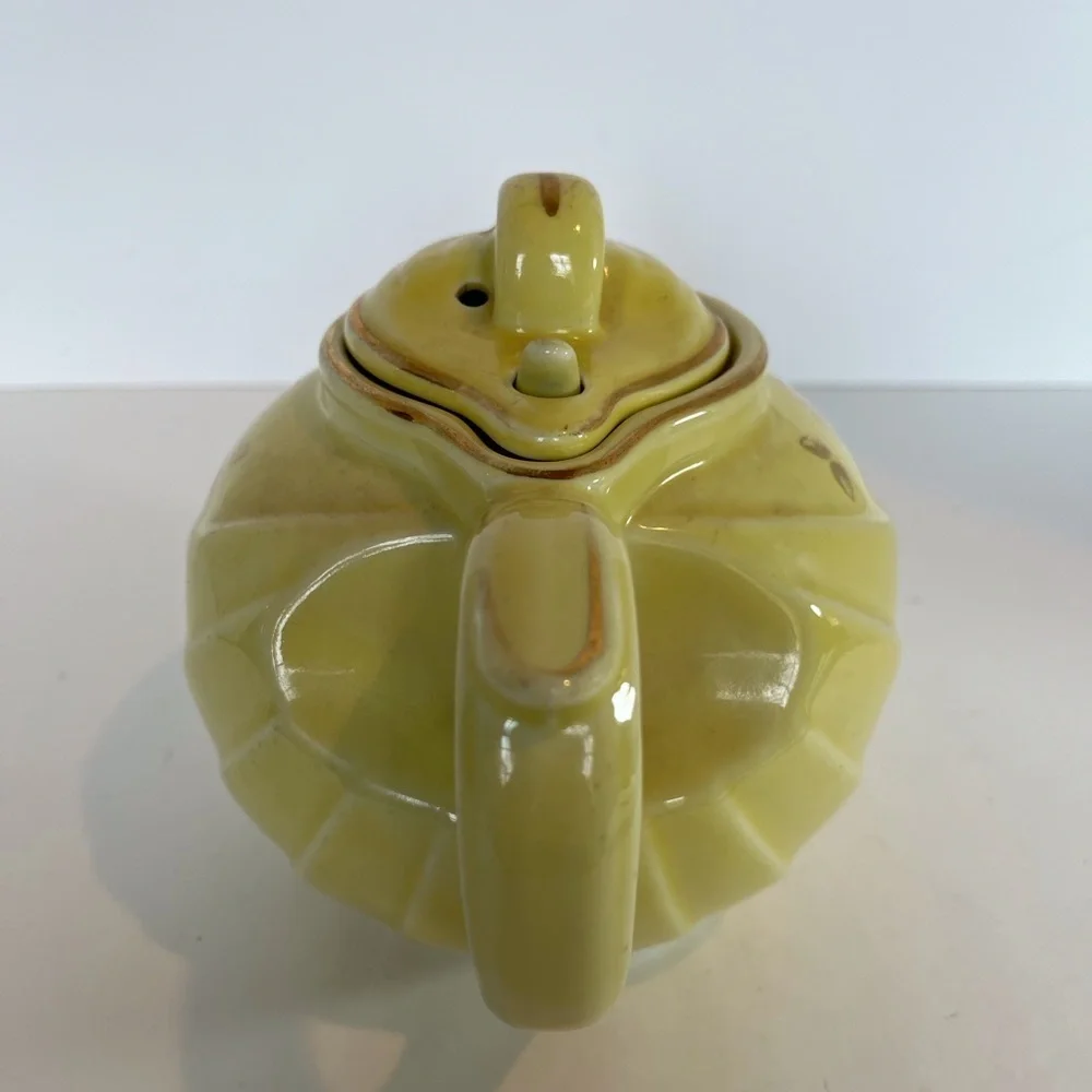 Vintage Hall USA Teapot with Hook Lid - Picture 2 of 11